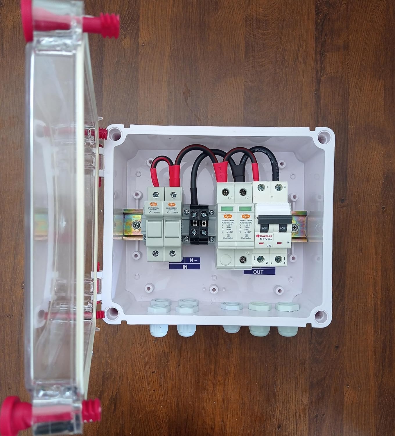 Kenbrook Solar AJB DCDB 2 in 1 out 600V Inbuilt 2 x 20A Fuses, 600V SPD, 32A MCB (2 Series/String x up to 12 Panels Max.) (With MCB, 2IN1 600V) - Image 4