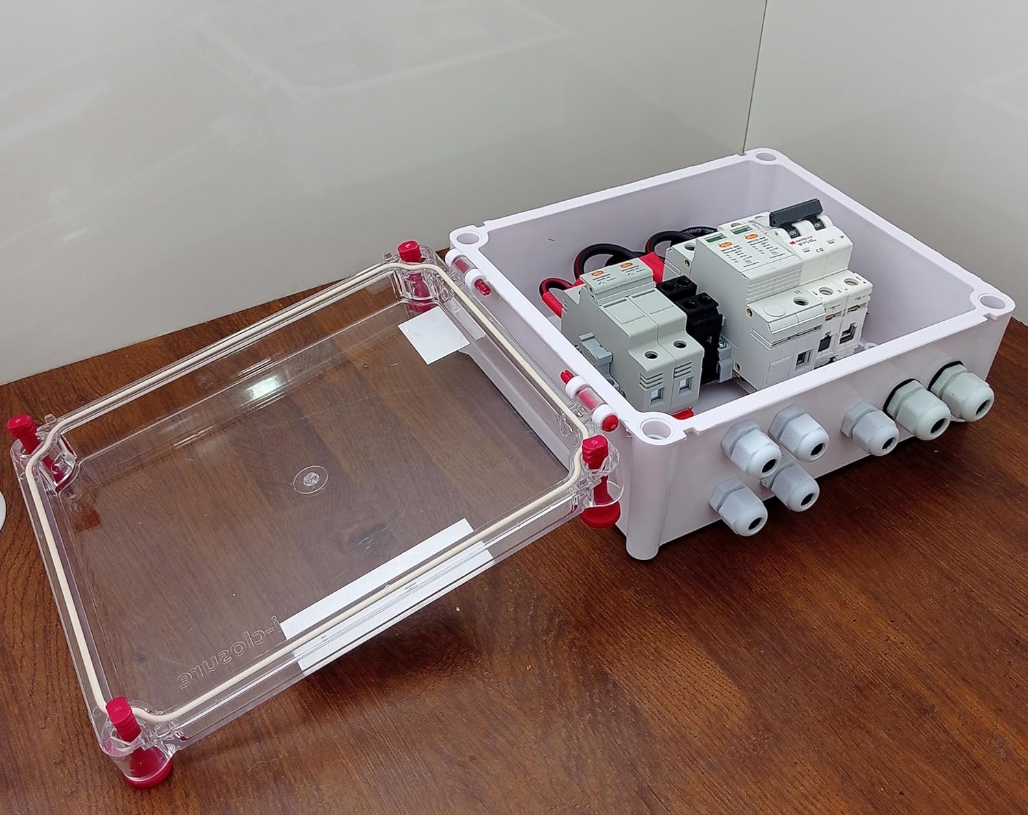 Kenbrook Solar AJB DCDB 2 in 1 out 600V Inbuilt 2 x 20A Fuses, 600V SPD, 32A MCB (2 Series/String x up to 12 Panels Max.) (With MCB, 2IN1 600V) - Image 5
