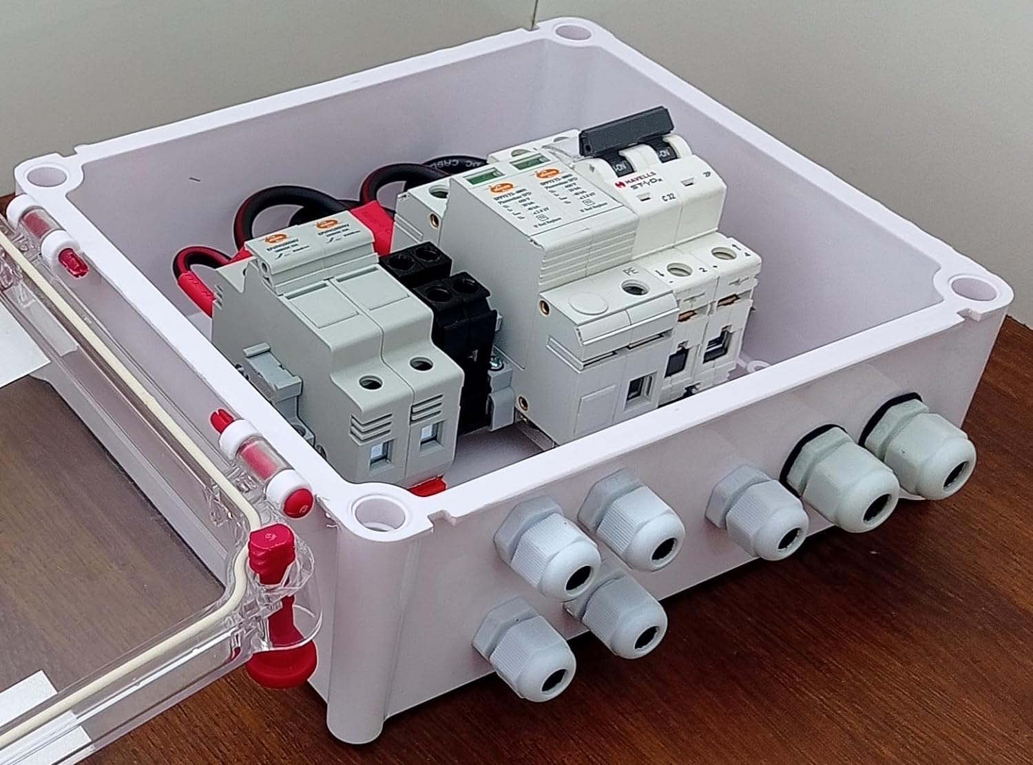 Kenbrook Solar AJB DCDB 2 in 1 out 600V Inbuilt 2 x 20A Fuses, 600V SPD, 32A MCB (2 Series/String x up to 12 Panels Max.) (With MCB, 2IN1 600V) - Image 6