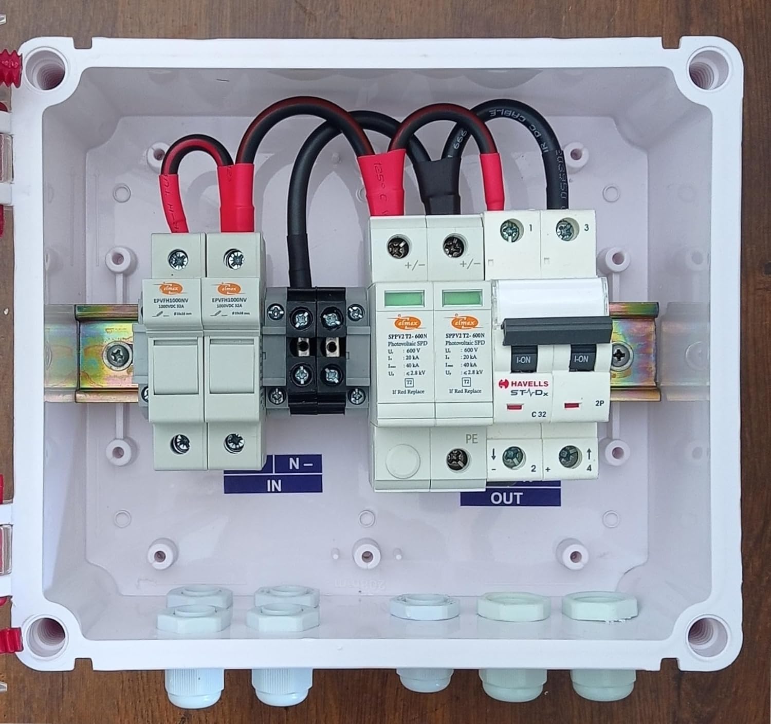 Kenbrook Solar AJB DCDB 2 in 1 out 600V Inbuilt 2 x 20A Fuses, 600V SPD, 32A MCB (2 Series/String x up to 12 Panels Max.) (With MCB, 2IN1 600V)