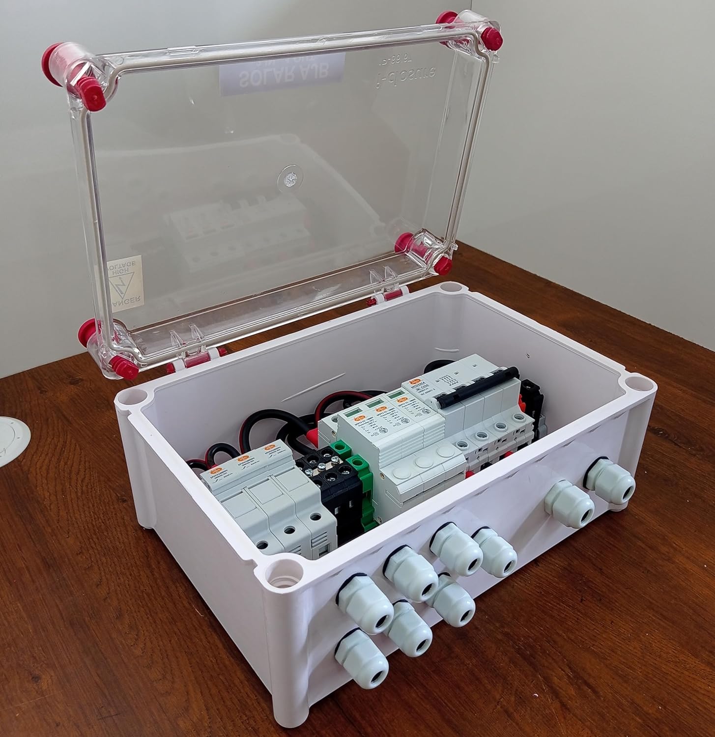 Kenbrook Solar AJB DCDB 3 in 1 out 1000V Inbuilt 3 x 20A Fuses, 1000V SPD and MCB ( 3 Series/String x up to 20 Panels Max.) (with MCB,3In1000) - Image 4