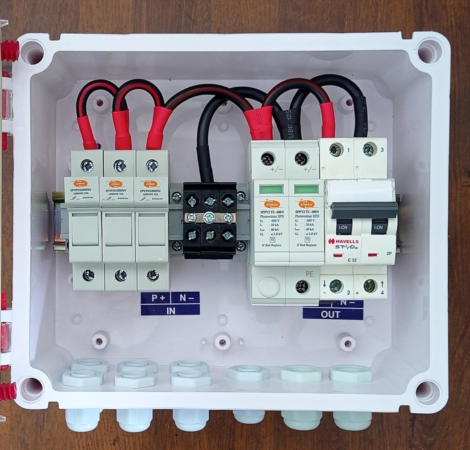 Kenbrook Solar AJB DCDB 3 in 1 Out 600V Inbuilt 3 x 20A Fuses, 600V SPD and MCB (3 Series/String x up to 12 Panels Max.) (with MCB, 3IN1 600V)