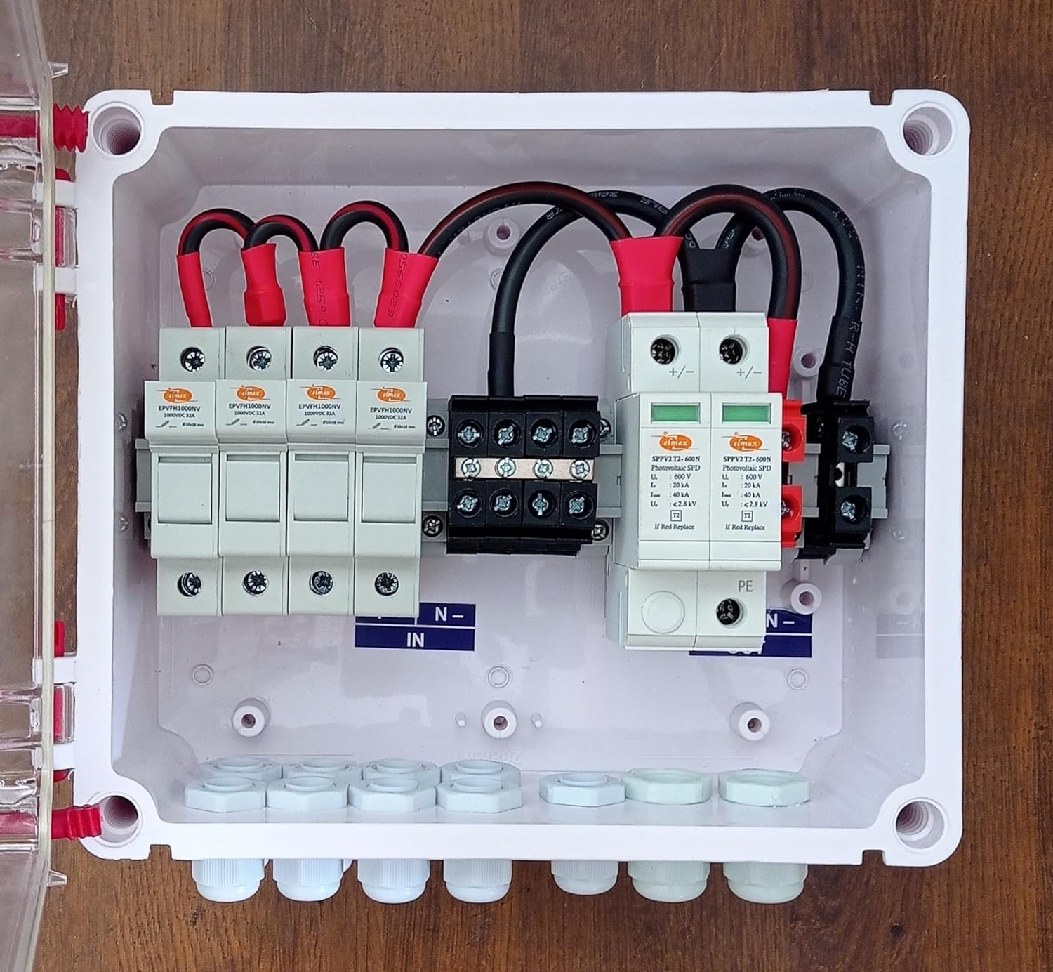 Kenbrook Solar AJB DCDB 4 in 1 out 600V Inbuilt 4 x 20A Fuses, 600V SPD ( 4 Series/String x up to 12 Panels Max.)