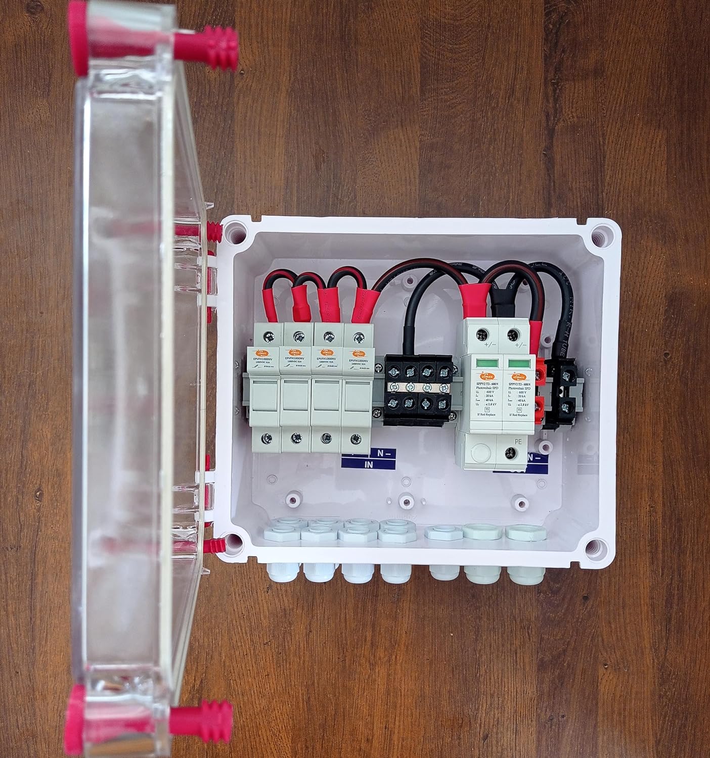 Kenbrook Solar AJB DCDB 4 in 1 out 600V Inbuilt 4 x 20A Fuses, 600V SPD ( 4 Series/String x up to 12 Panels Max.) - Image 2