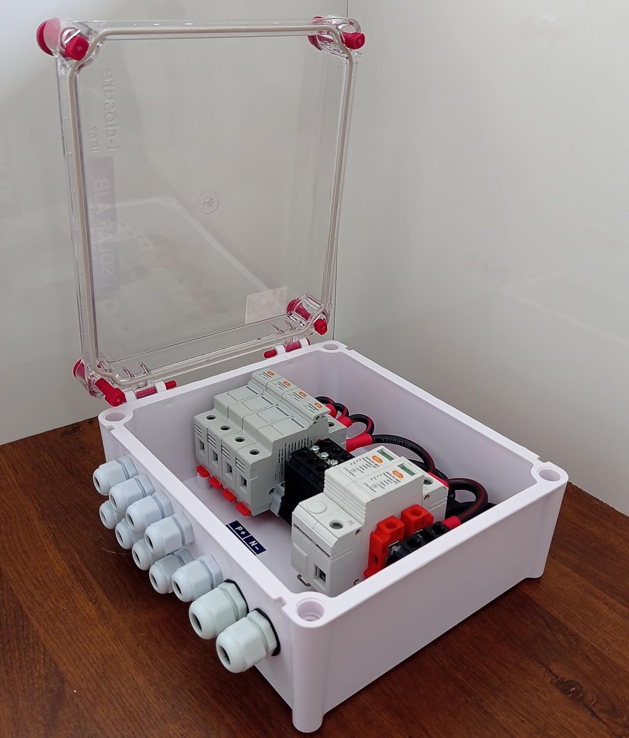 Kenbrook Solar AJB DCDB 4 in 1 out 600V Inbuilt 4 x 20A Fuses, 600V SPD ( 4 Series/String x up to 12 Panels Max.) - Image 4