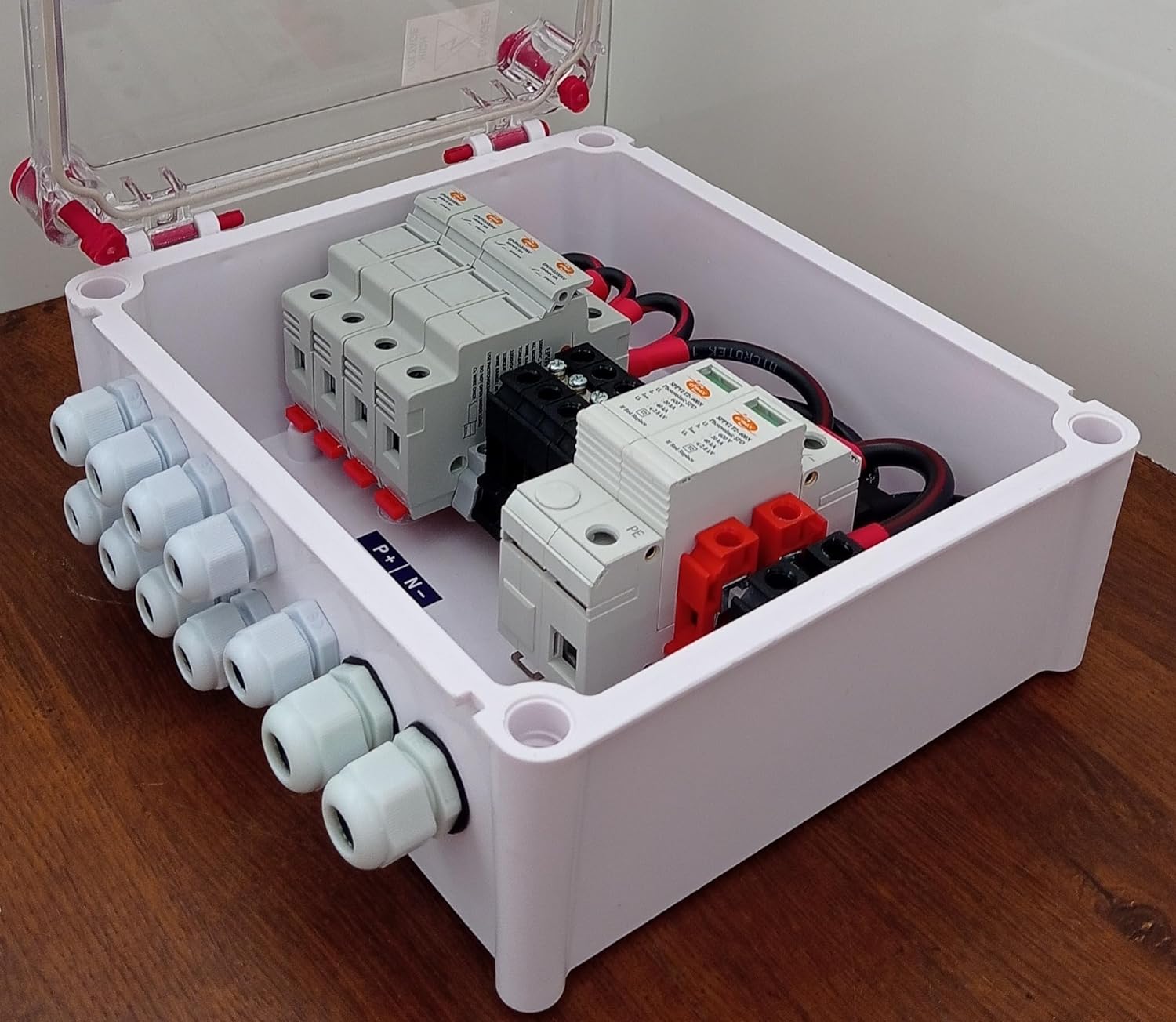 Kenbrook Solar AJB DCDB 4 in 1 out 600V Inbuilt 4 x 20A Fuses, 600V SPD ( 4 Series/String x up to 12 Panels Max.) - Image 5