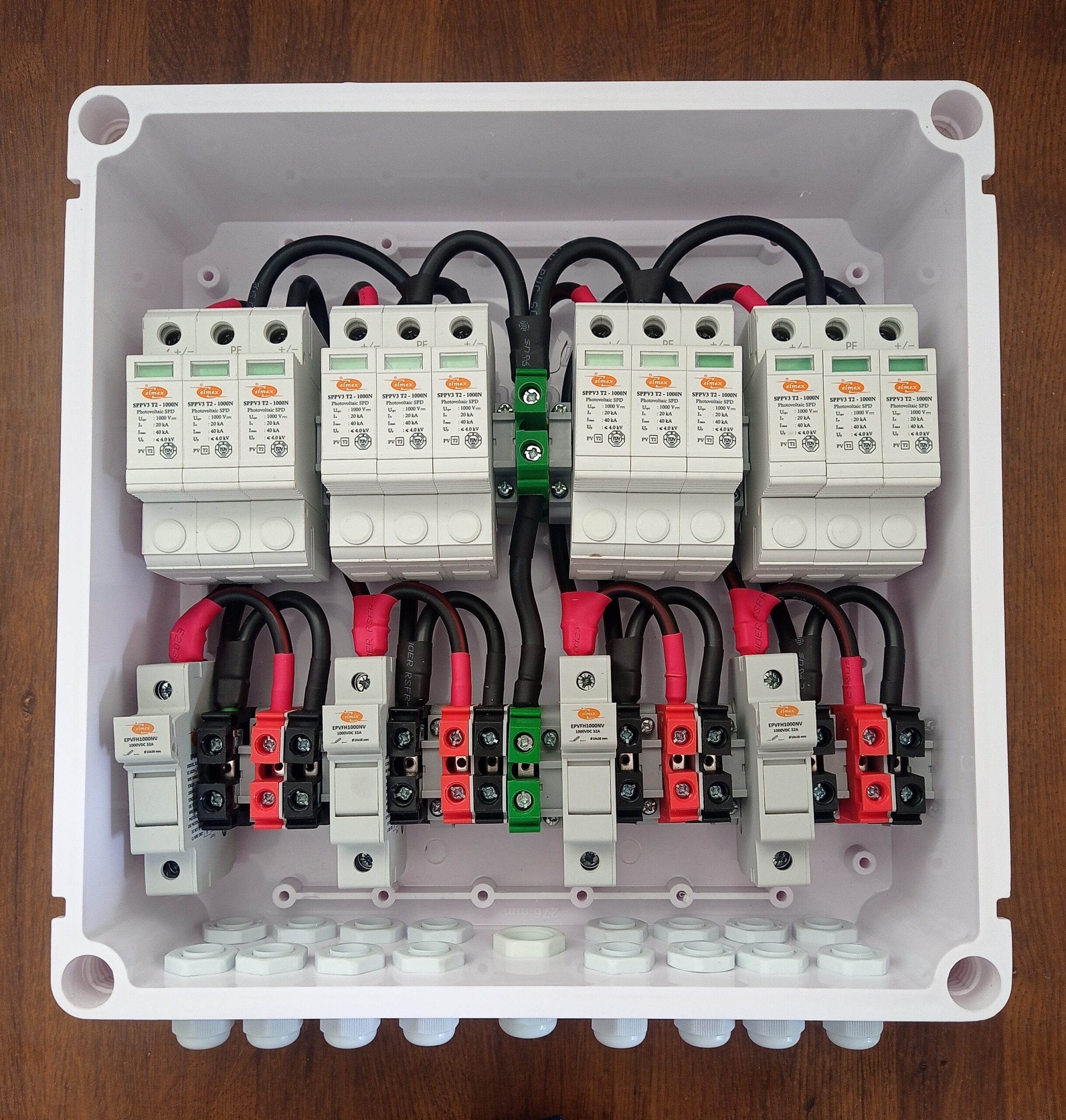 DCDB 4 in 1 out Elmex 1000v