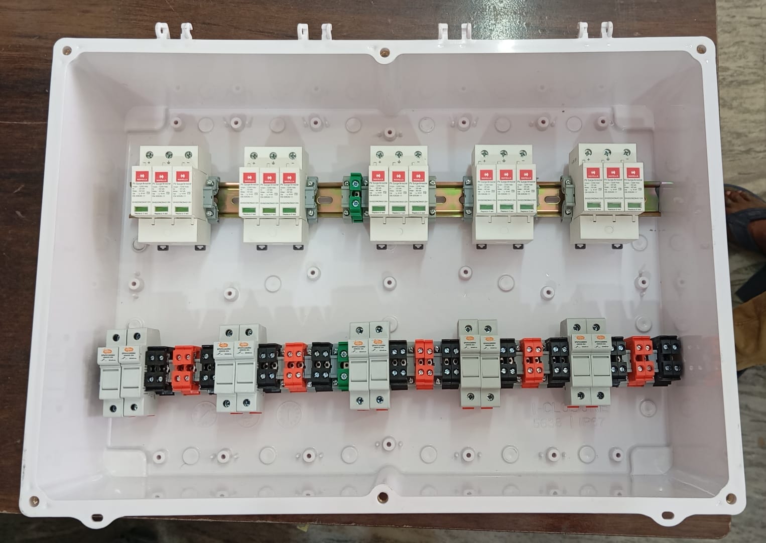 DCDB 10 in 10 out Elmex 1000v