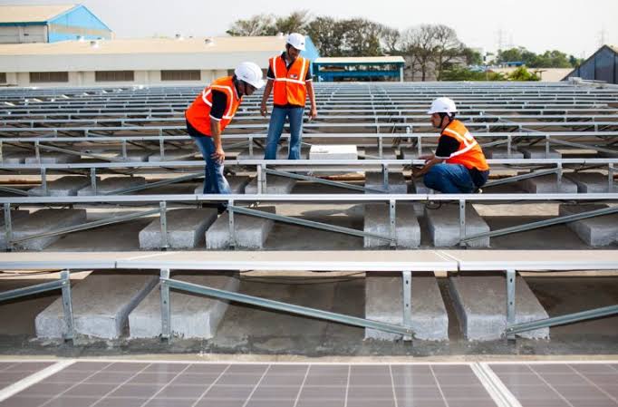 Solar panel mounting structure